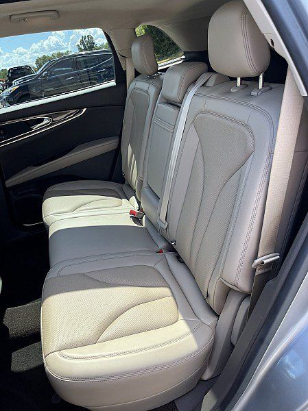 Used 2023 Lincoln Nautilus Reserve w/ Equipment Group 201A FWD image 16