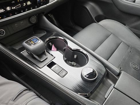 Used 2021 Nissan Rogue SL w/ Premium Package image 28