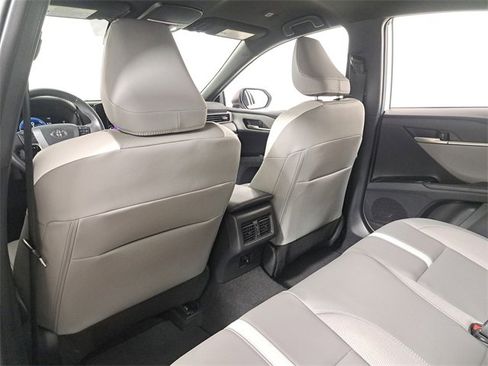 Used 2025 Toyota Camry SE image 11