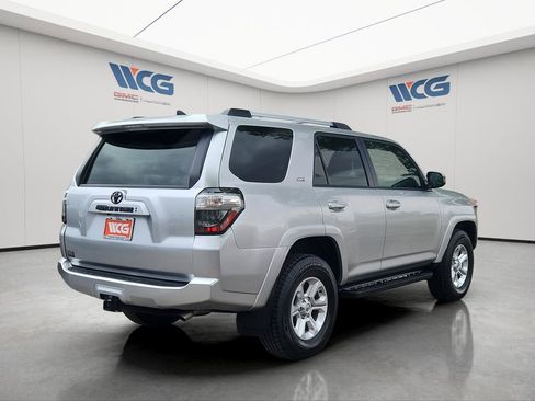 Used 2022 Toyota 4Runner SR5 Premium w/ Moonroof Package AWD/4WD image 4