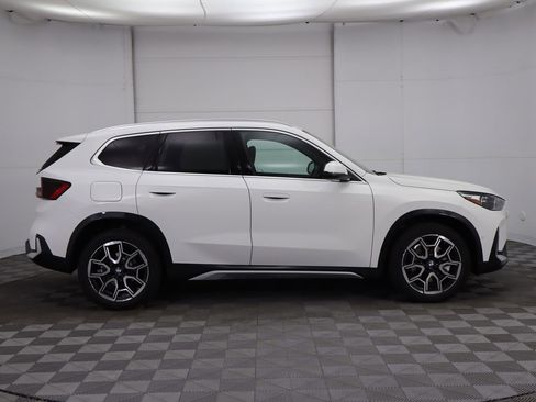 Used 2025 BMW X1 xDrive28i w/ Technology Package image 4