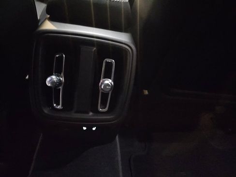 Certified 2024 Volvo XC40 B5 Plus image 16