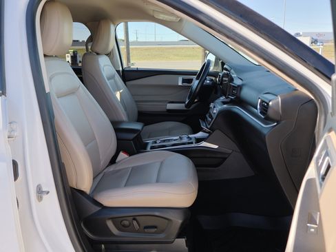Certified 2022 Ford Explorer XLT w/ Equipment Group 202A image 41