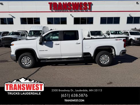 Used 2024 Chevrolet Silverado 3500 LT image 2