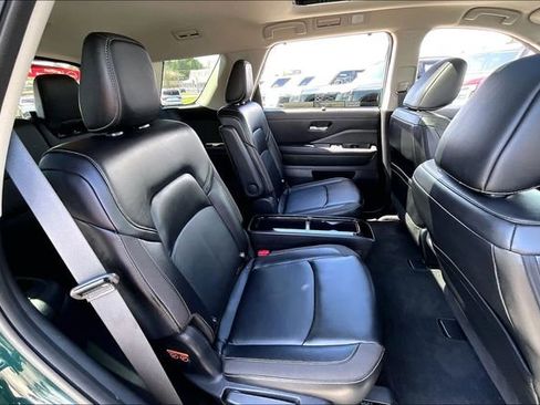 Certified 2025 Nissan Pathfinder SL w/ SL Premium Package image 22