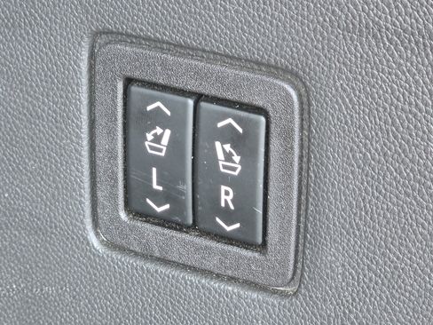 Used 2022 Chevrolet Traverse High Country image 21