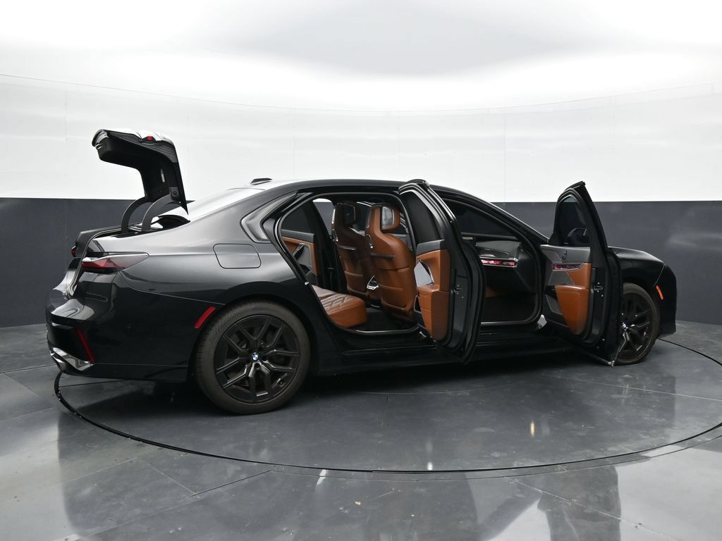 Used 2023 BMW 760i xDrive AWD/4WD image 54