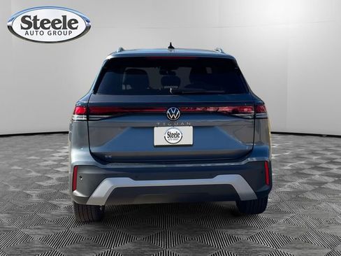 New 2025 Volkswagen Tiguan SE image 4