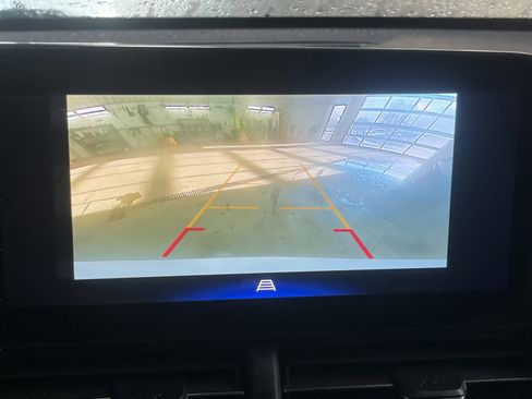 Used 2025 Chevrolet Trax LT w/ LT Convenience Package image 15