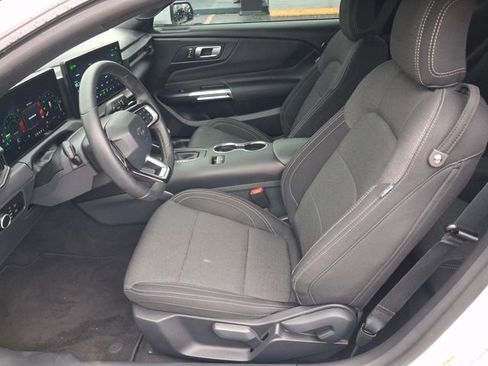 Used 2025 Ford Mustang Coupe image 7