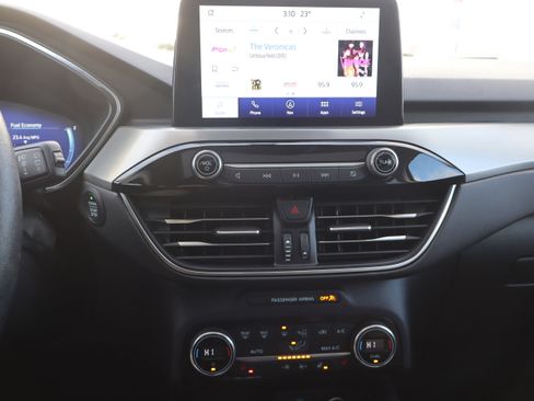 Used 2021 Ford Escape Titanium image 18