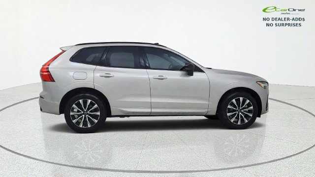 Used 2025 Volvo XC60 B5 Core AWD/4WD image 9