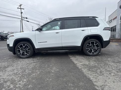 Used 2026 Jeep Cherokee Overland w/ Trailer Tow Group AWD/4WD image 5