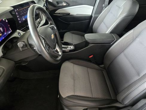 Used 2025 Chevrolet Trax LT w/ LT Convenience Package FWD image 14
