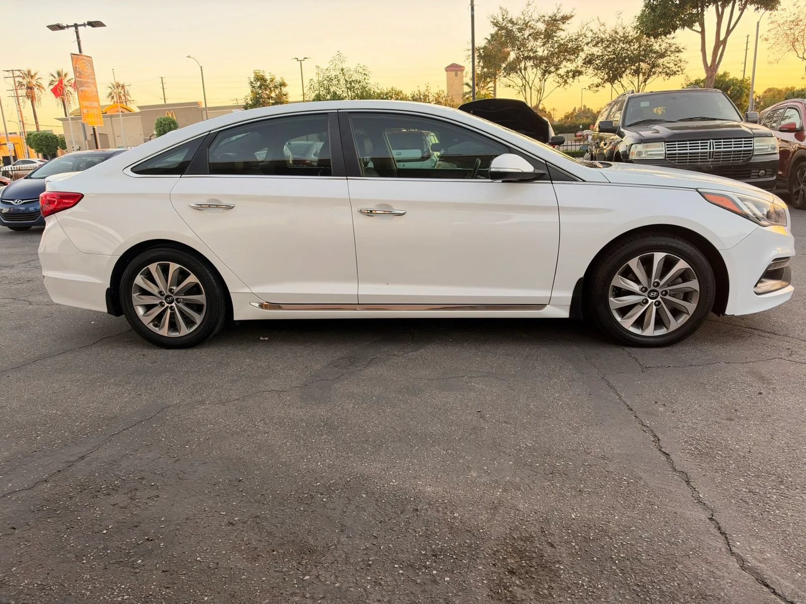 Used 2017 Hyundai Sonata Sport w/ Value Edition Package 02 FWD image 4