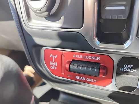 Certified 2024 Jeep Gladiator Mojave w/ Technology Group image 34