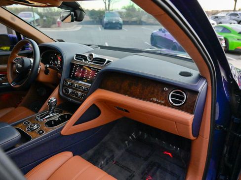Used 2023 Bentley Bentayga image 56