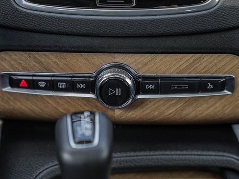 Used 2022 Volvo XC90 T5 Momentum w/ Advanced Package image 24