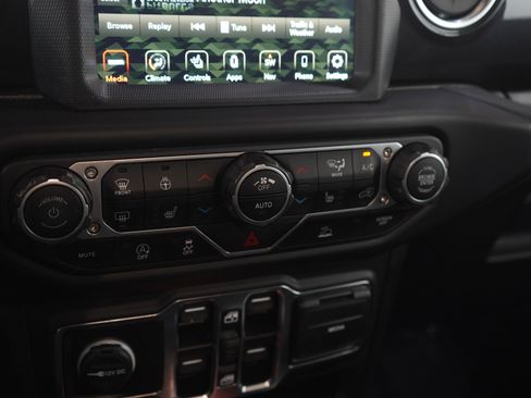 Used 2023 Jeep Wrangler Unlimited Sahara AWD/4WD image 22