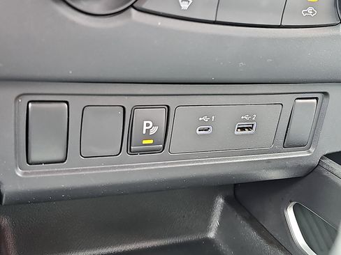 Certified 2024 Nissan Frontier SV w/ Technology Package image 23