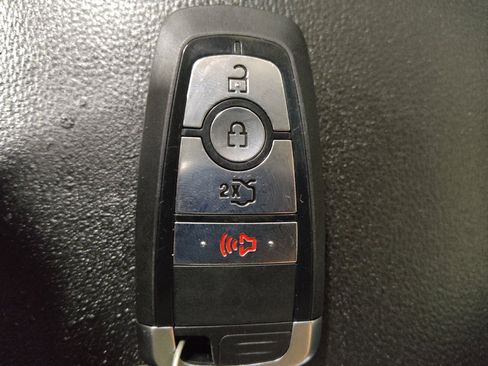 Used 2018 Ford Fusion SE w/ Fusion SE Technology Package FWD image 32