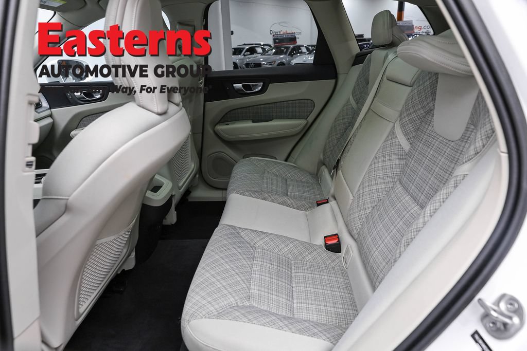 Used 2022 Volvo XC60 B5 Momentum AWD/4WD image 22