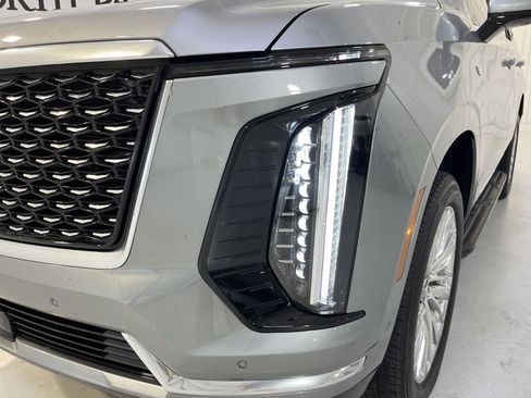 Used 2025 Cadillac Escalade Premium Luxury image 28