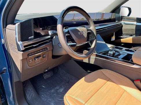 New 2025 Cadillac Escalade ESV Premium Luxury w/ Touring Package image 9