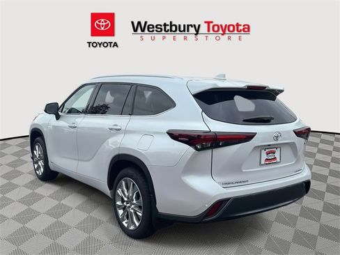 Certified 2025 Toyota Highlander Limited image 12
