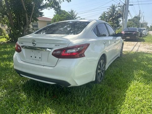 Used 2017 Nissan Altima 2.5 SR FWD image 2