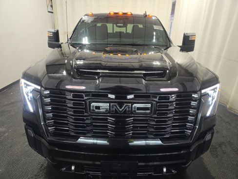 Used 2024 GMC Sierra 2500 Denali Ultimate image 2