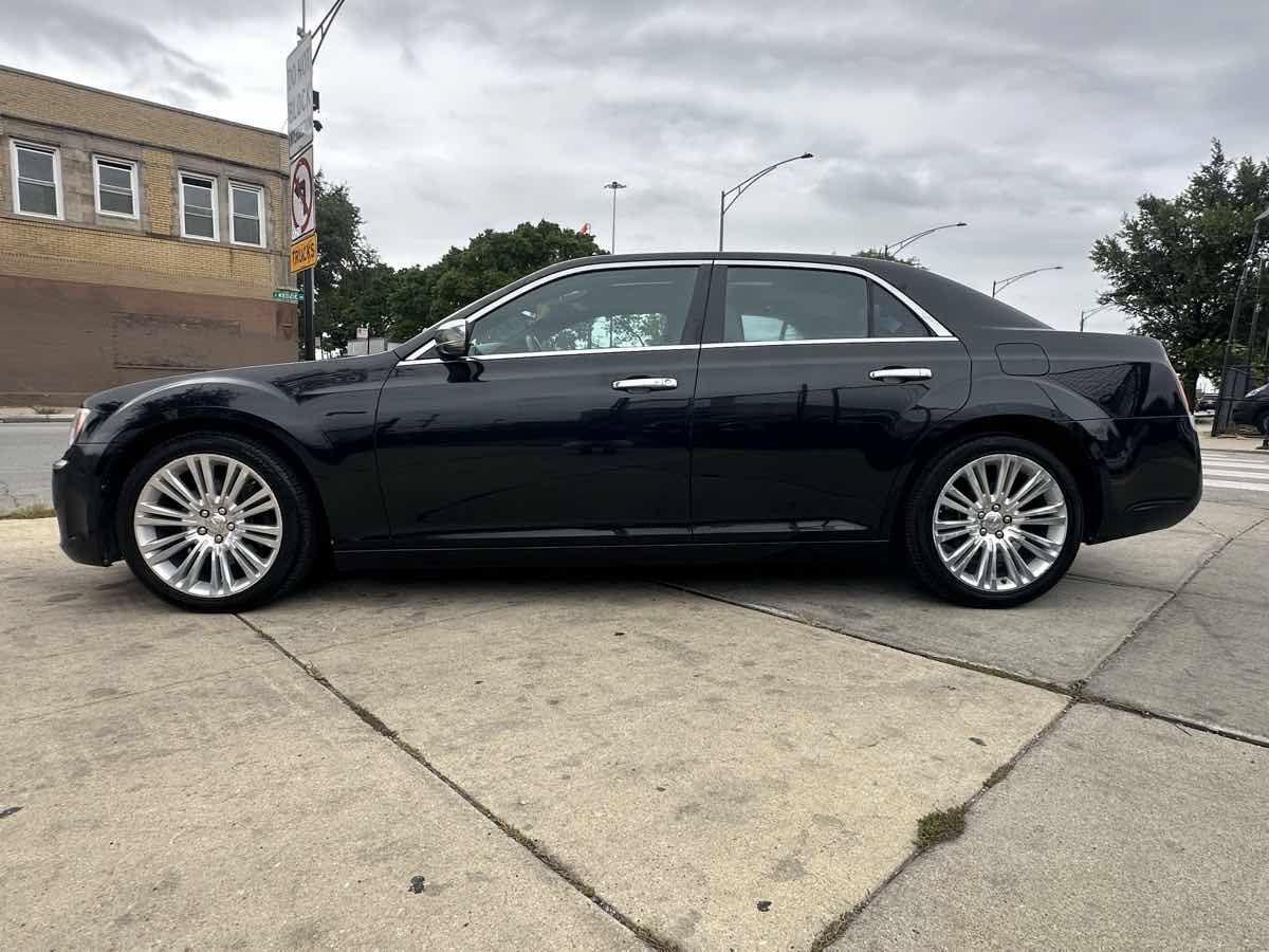 Used 2014 Chrysler 300 C w/ Harman/Kardon Audio Group RWD image 8
