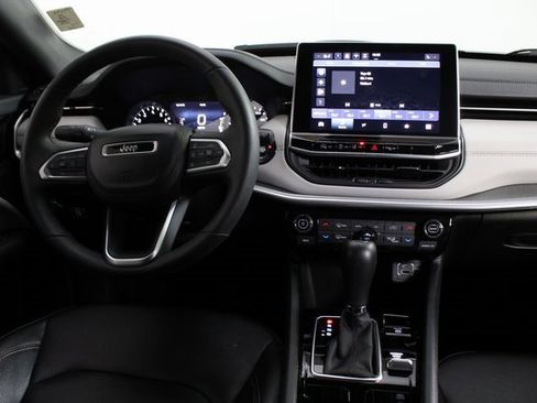 Used 2024 Jeep Compass Limited image 10