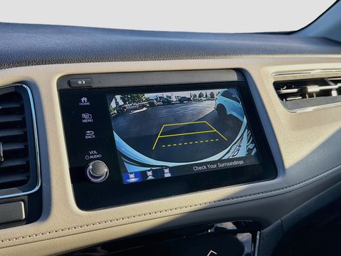Used 2020 Honda HR-V Touring image 19