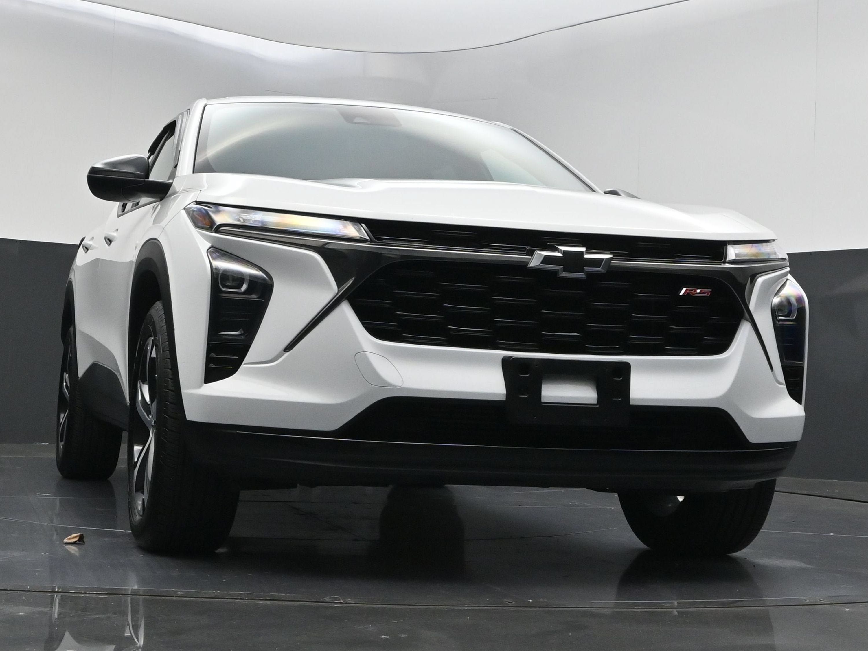 Certified 2024 Chevrolet Trax RS w/ Driver Confidence Package FWD image 35