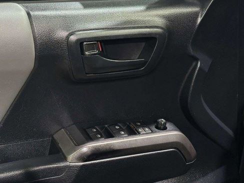 Used 2019 Toyota Tacoma SR5 RWD image 33