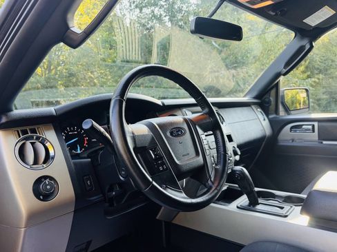 Used 2015 Ford Expedition XLT image 9