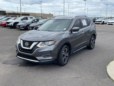 Used 2019 Nissan Rogue SV w/ Premium Package image 3