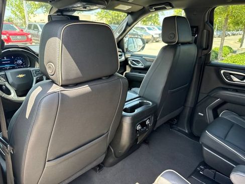 Used 2023 Chevrolet Suburban Premier RWD image 28