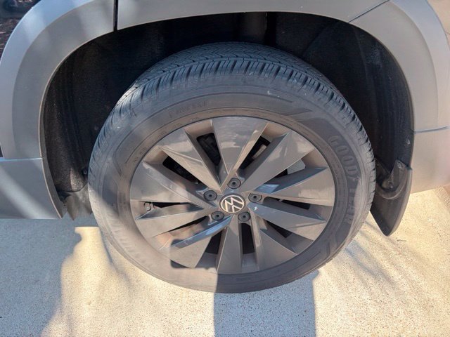 Used 2023 Volkswagen Taos S FWD image 4