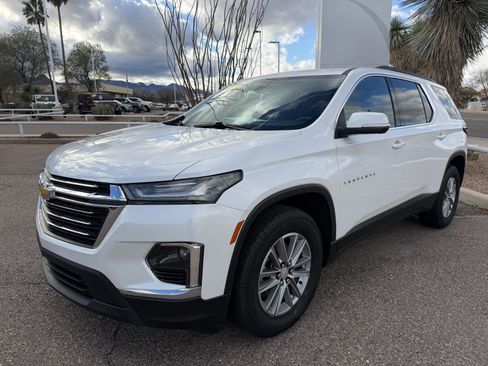 Used 2023 Chevrolet Traverse LT image 1