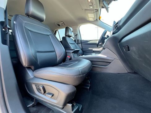 Used 2023 Ford Explorer XLT w/ Equipment Group 202A AWD/4WD image 21