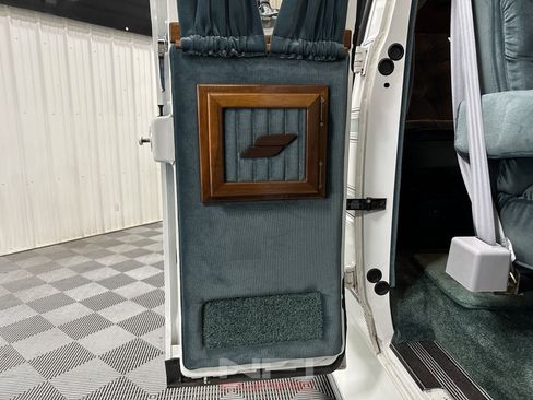 Used 1992 Chevrolet G20 RWD image 41