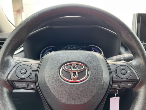 Used 2025 Toyota RAV4 LE AWD/4WD image 14