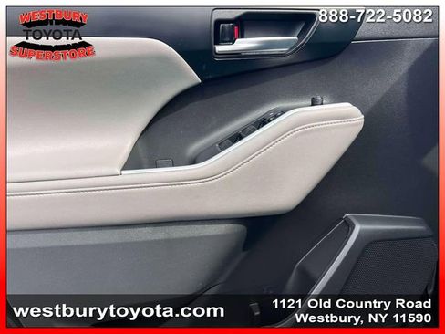 Used 2022 Toyota Highlander XLE image 20