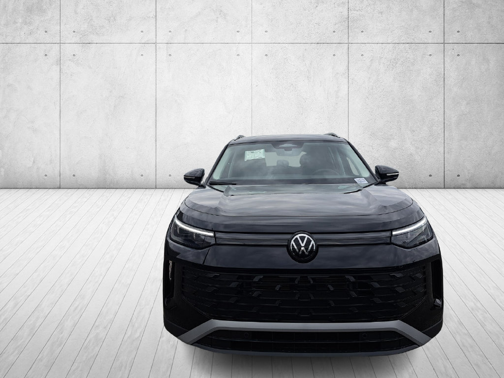 Used 2026 Volkswagen Tiguan SE AWD/4WD image 2