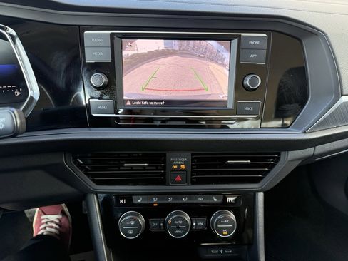 Used 2024 Volkswagen Jetta SE image 23