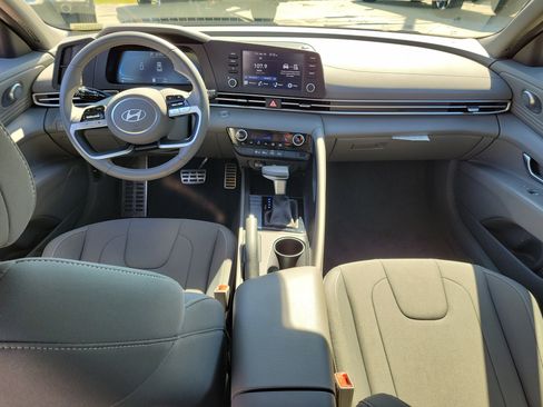 Used 2025 Hyundai Elantra Sport FWD image 15