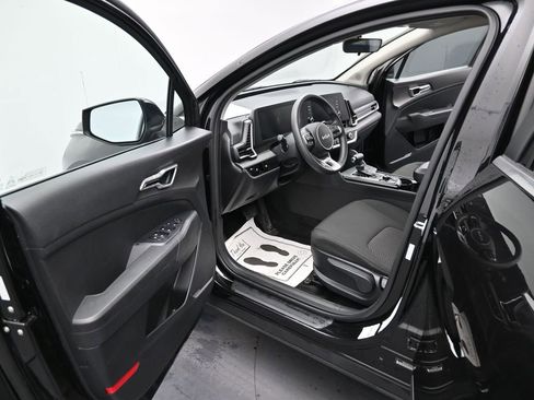 Used 2024 Kia Sportage LX image 16