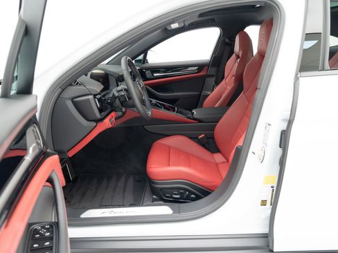 Certified 2026 Porsche Panamera image 17